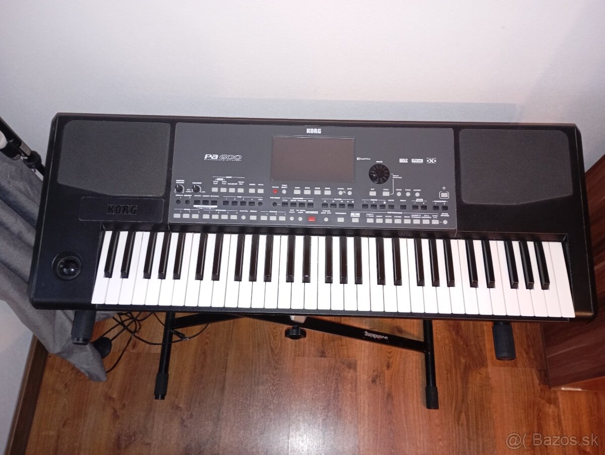 Korg PA600