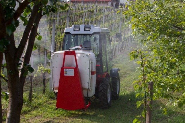 Rosič AGP 120 ventilátor uvnitř za malotraktor