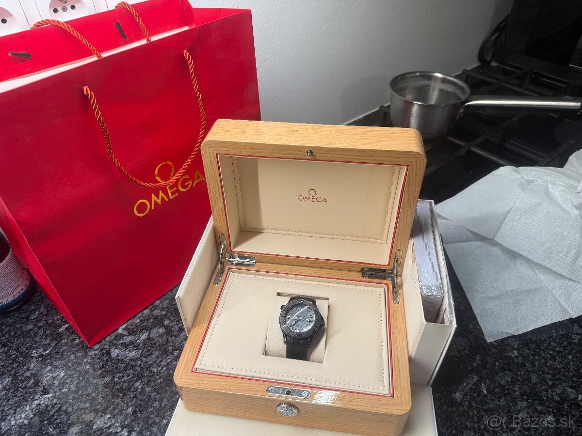 Omega Seamaster black black