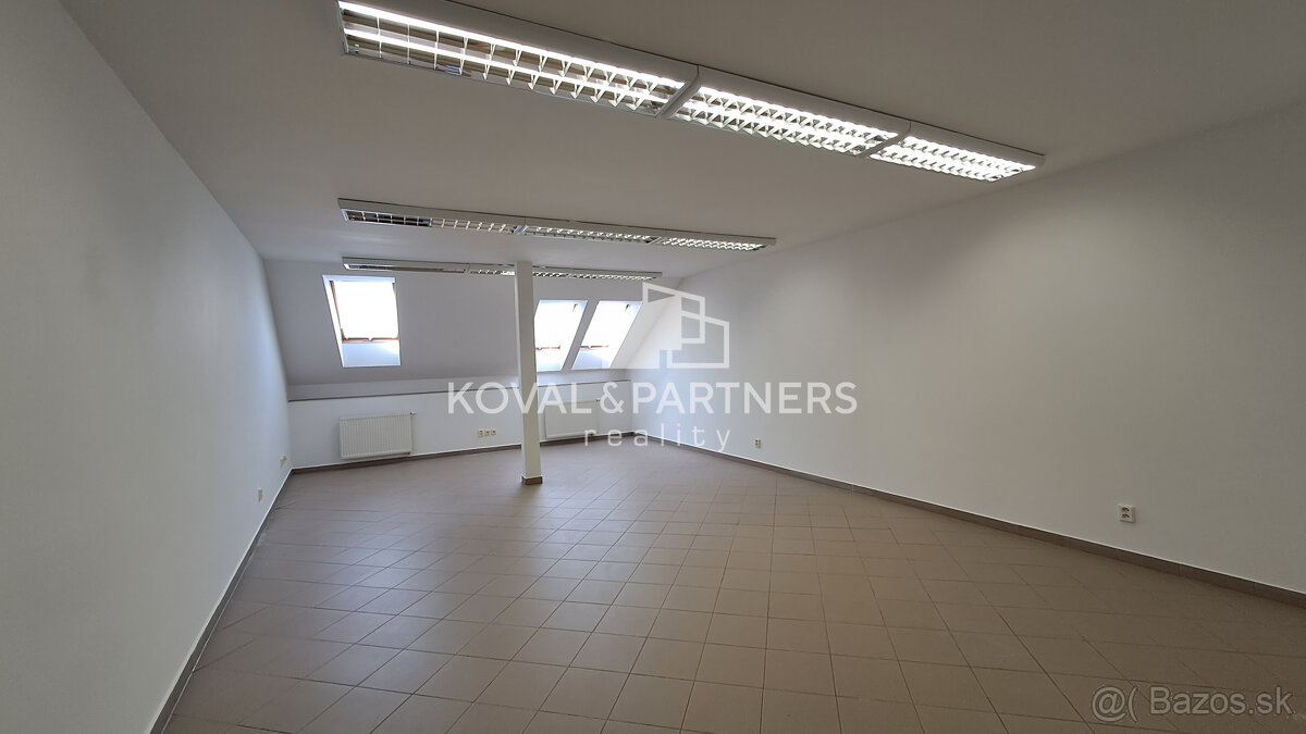 Na prenájom kancelária 42 m2, Nitra - centrum