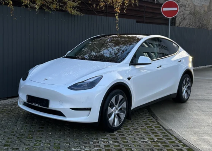 Tesla Model Y Long Range