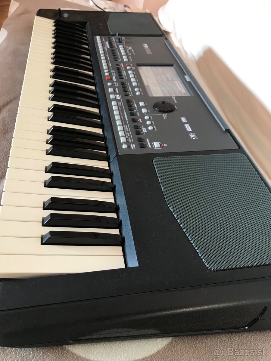 Korg Pa 600