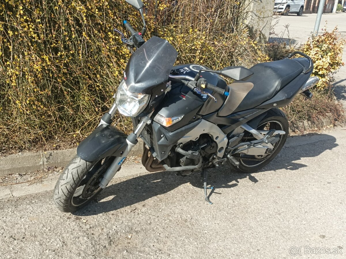 Suzuki gsr 600