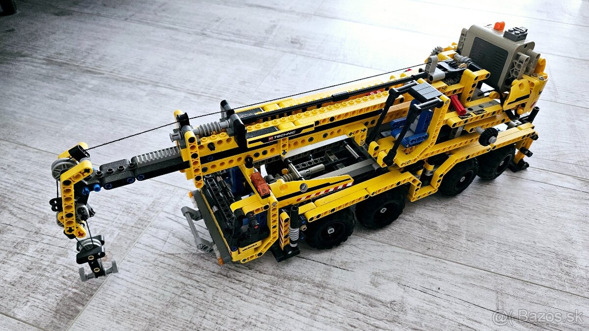 Predám LEGO Technic 8053 - Mobile Crane