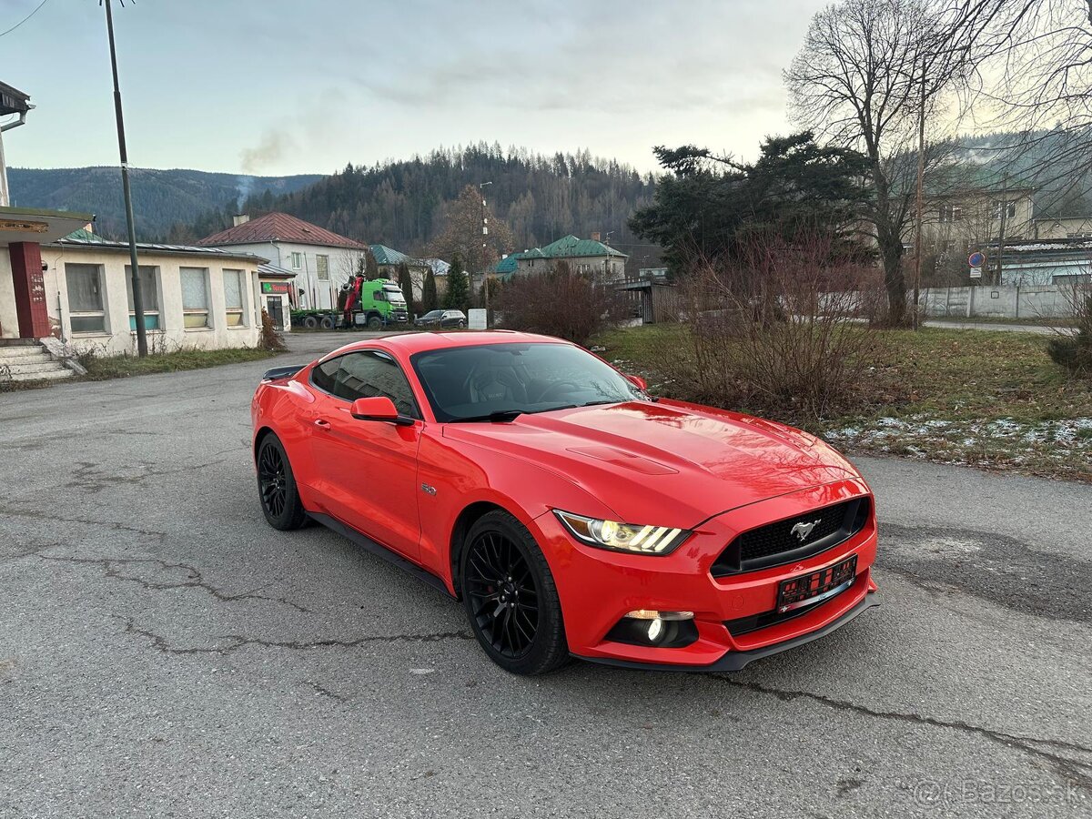 Ford Mustang GT 5.0 manuál