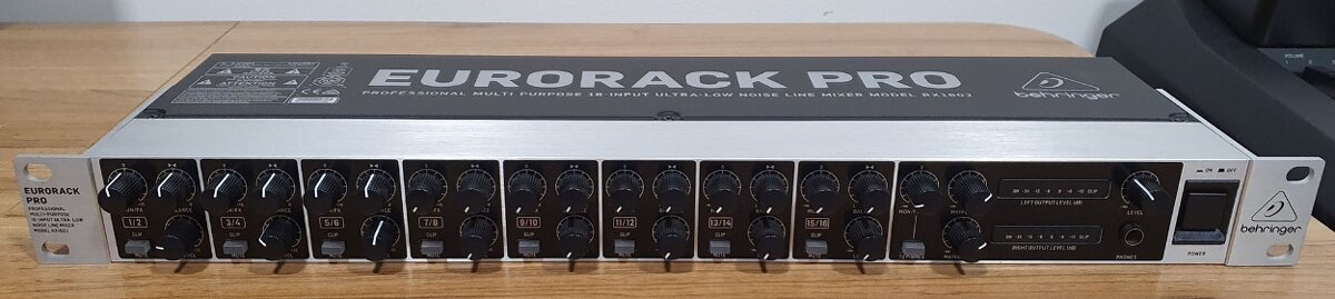 Mixážny pult Behringer Eurorack Pro RX1602