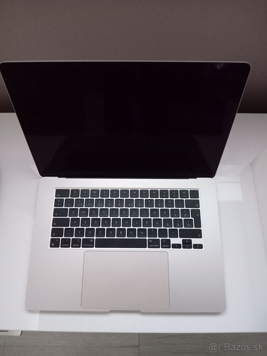 Apple MacBook