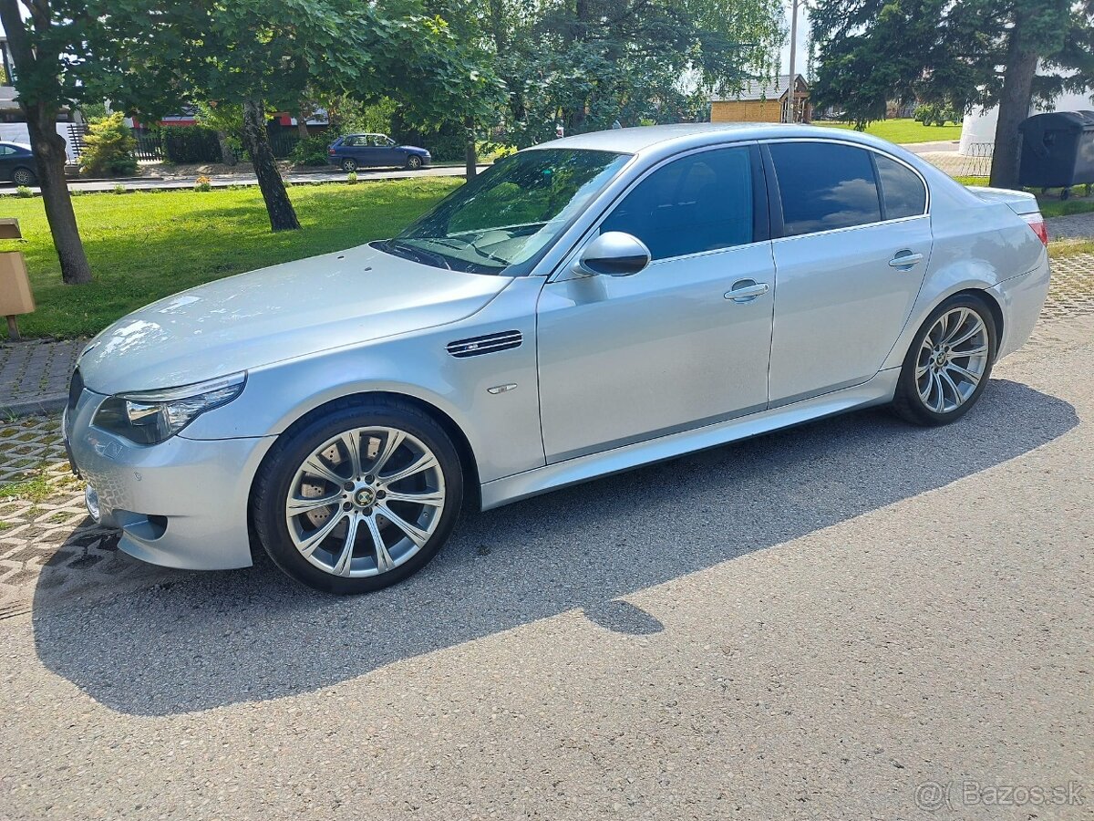 BMW M5 E60 v10