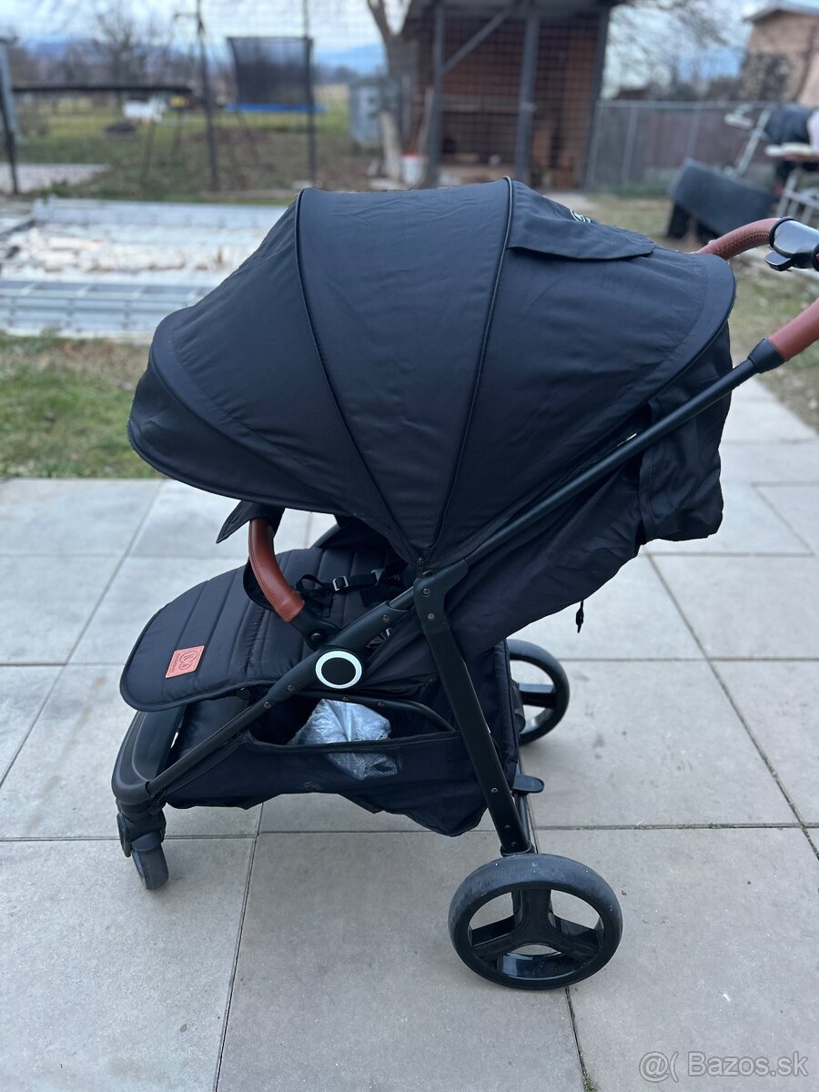 Športový kočík Kinderkraft stroller Grande PLUS 2022 black