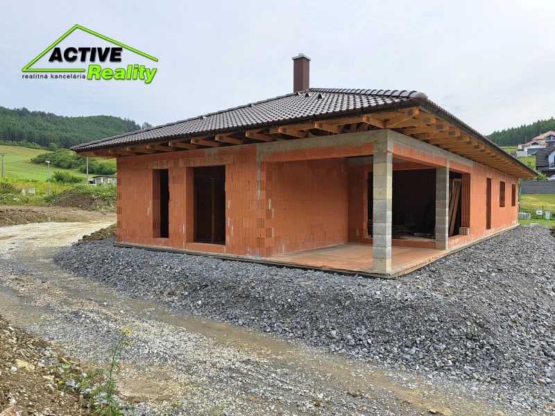 Bungalov / 961 m2 pozemok /  Lietavská Svinná, Žilina