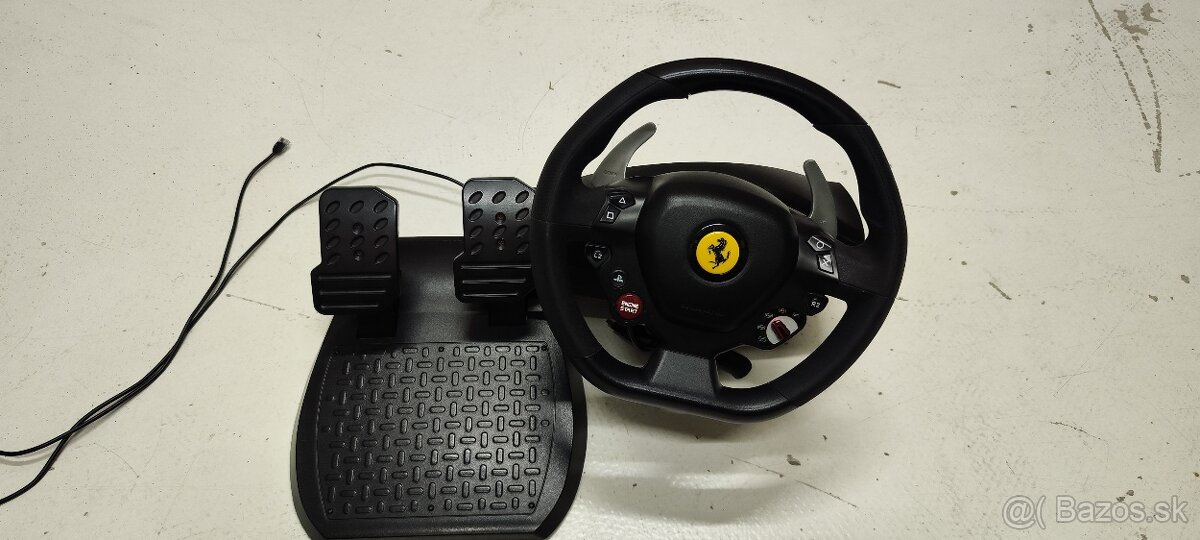 Thrustmaster T80 Ferrari 488GTB volant