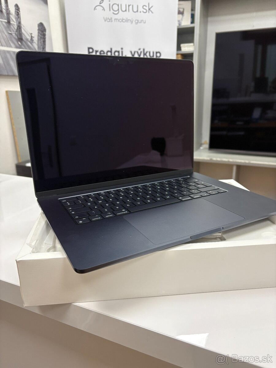 Apple MacBook  Air M3 15 8/256