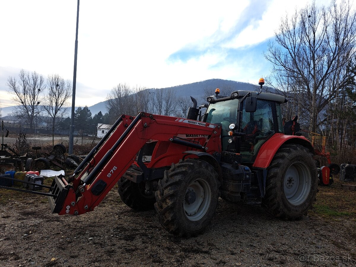 Massey Ferguson 7614 s čelným nakladačom