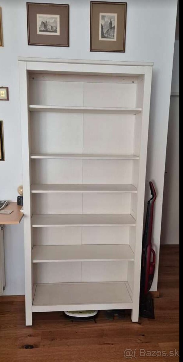 Hemnes IKEA knižnica