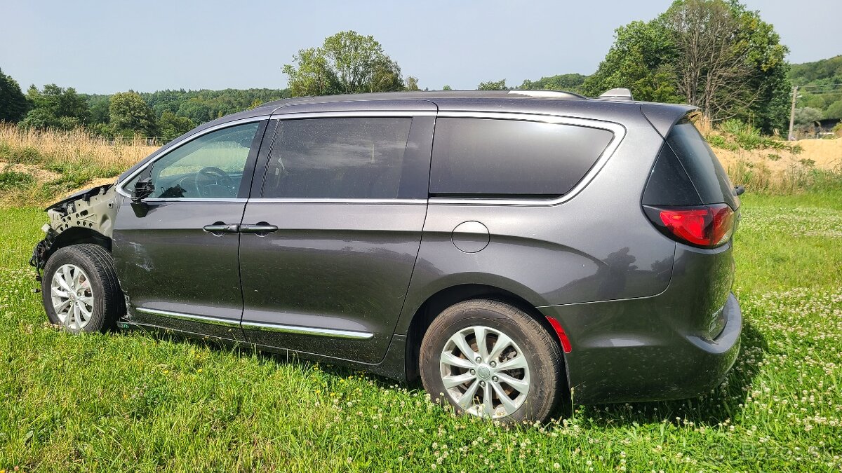 2017 Chrysler Pacifica Touring L