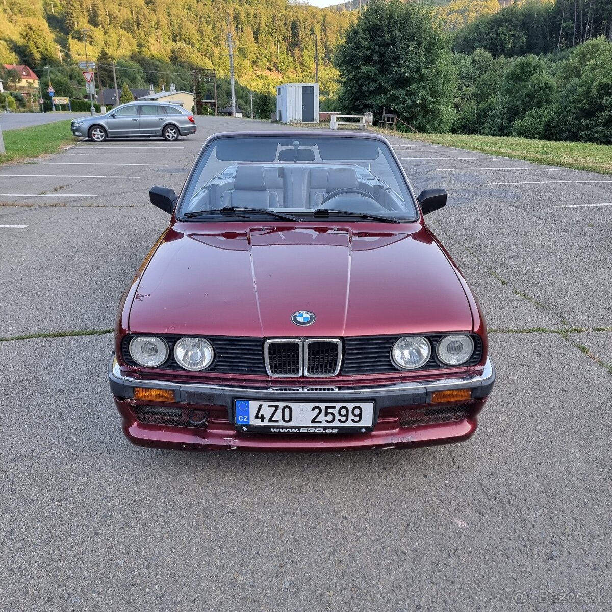 BMW E30 320i cabrio