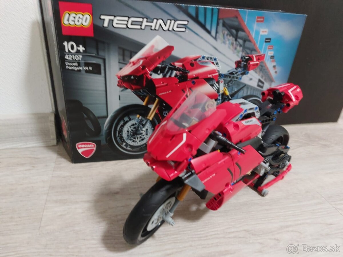 Lego Technic 42107 motorka Ducati Corse