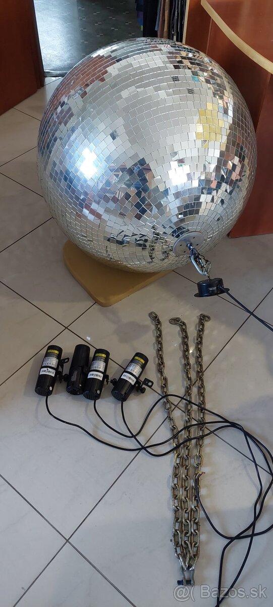 disco guľa so svetlami