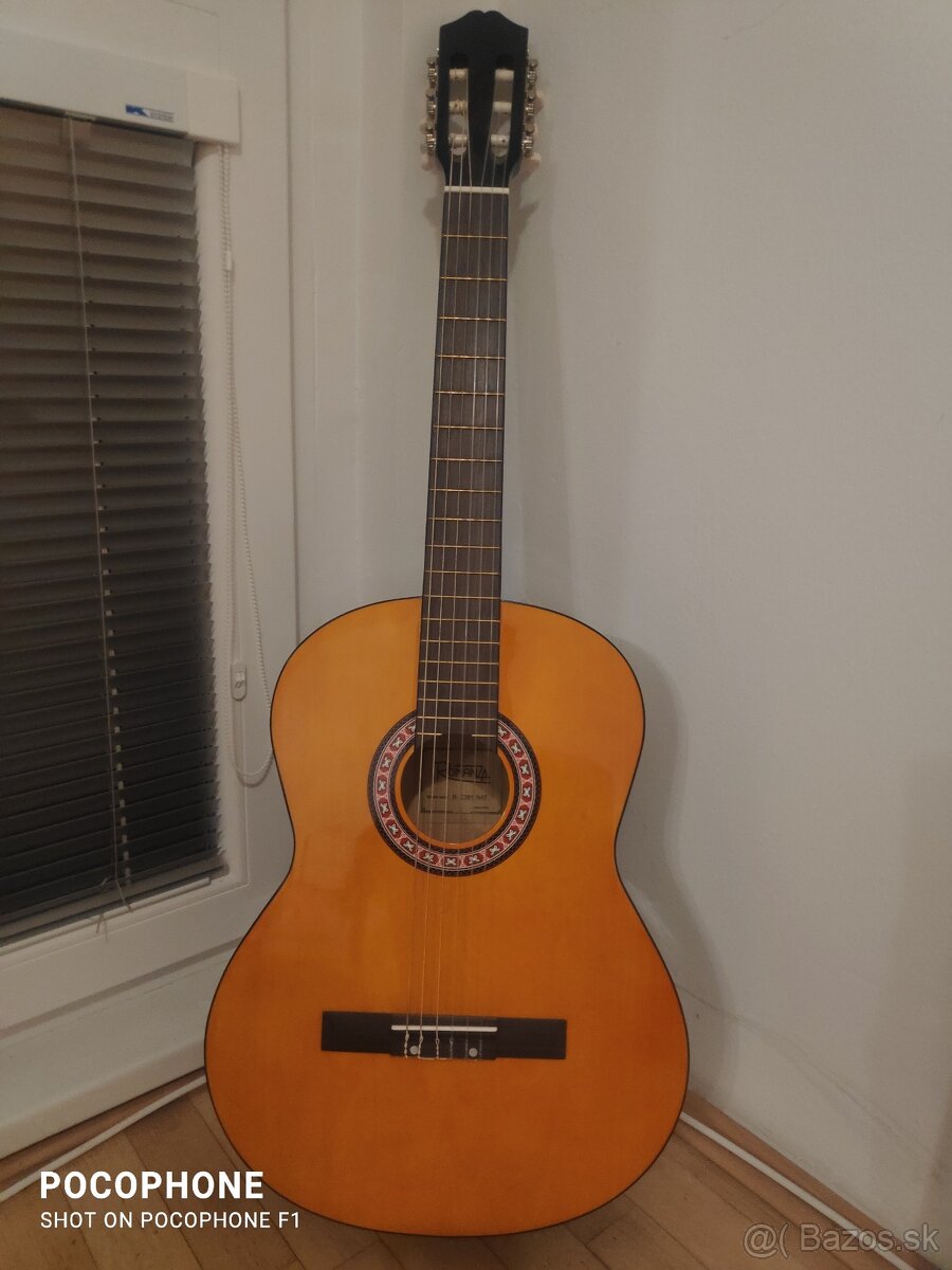 Gitara akustická