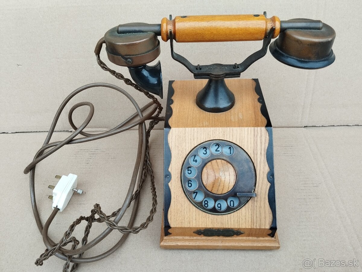 Starý telefon TESLA typ CS20, rok 1980 dekorace, do sbírky