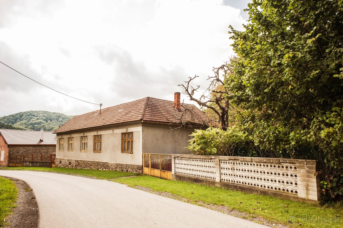 Na predaj rodinný dom, pozemok 902 m2, Handlová-Nová Lehota