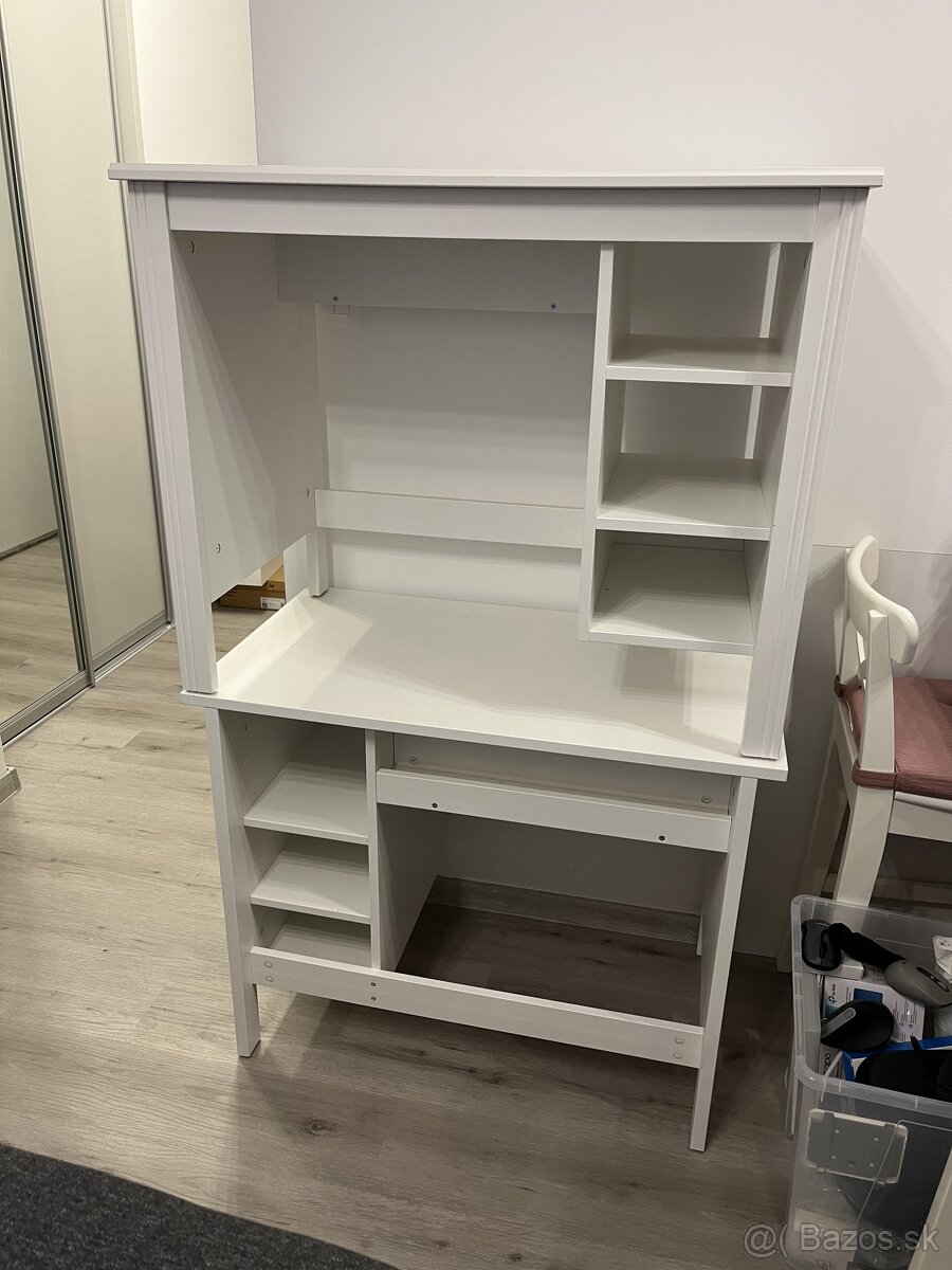 P: Pracovný stôl IKEA Brusali