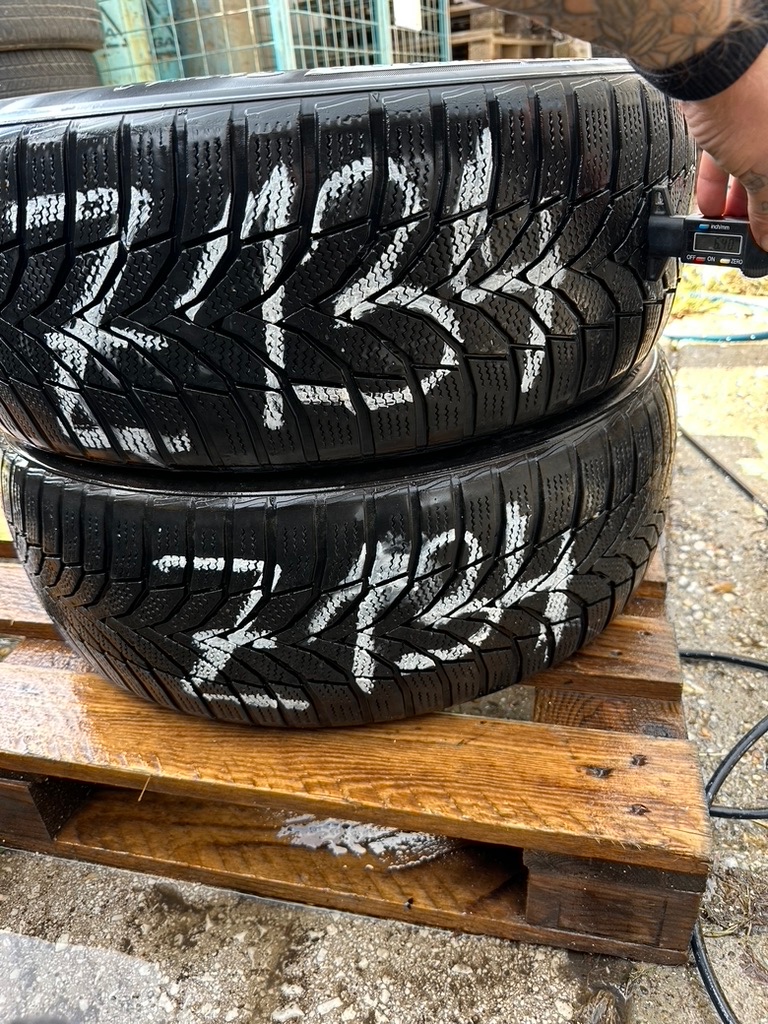 Z134 2ks zimné 225/55R17