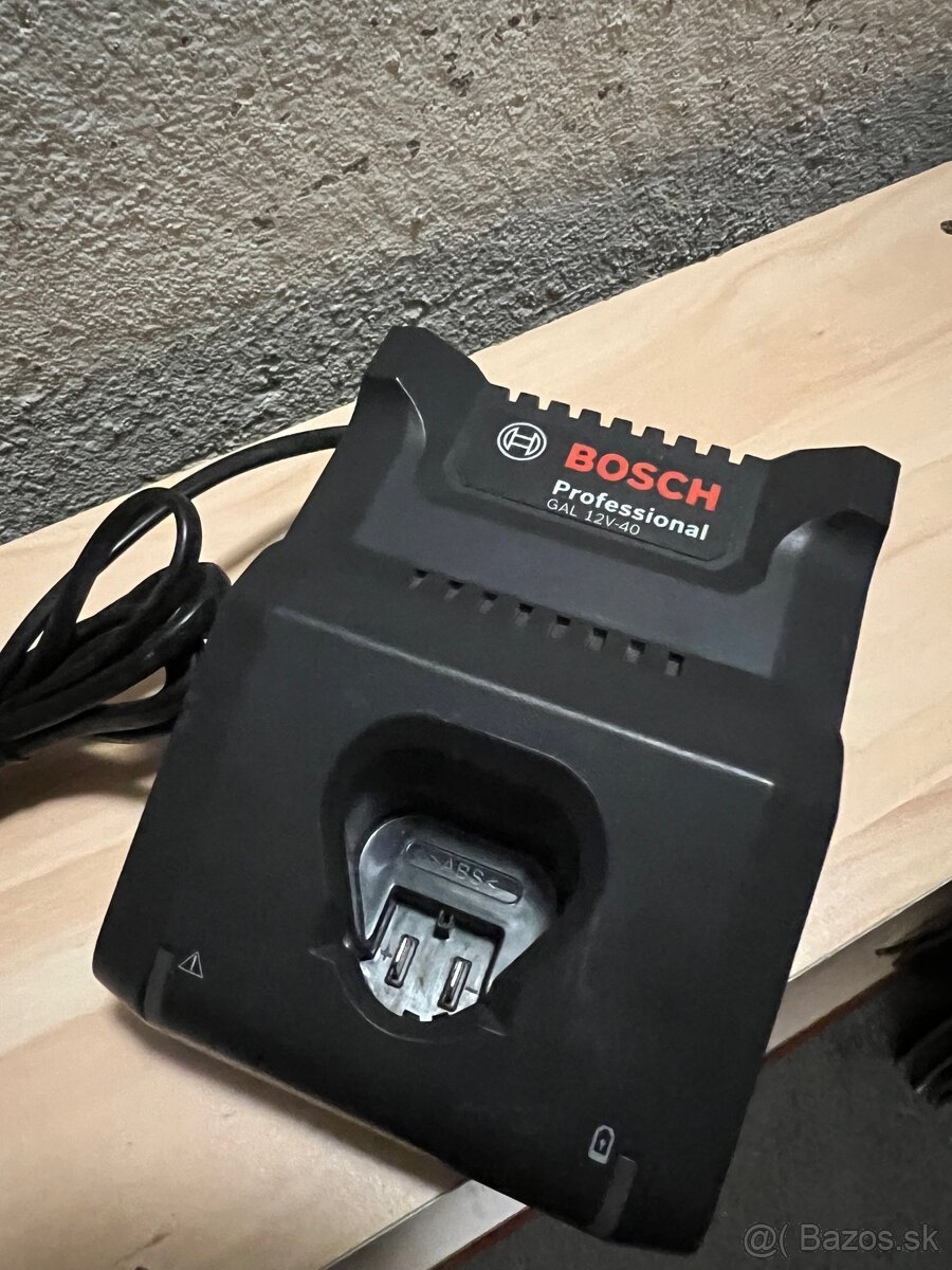 Predám nabíjačku Bosch Gal 12v-40