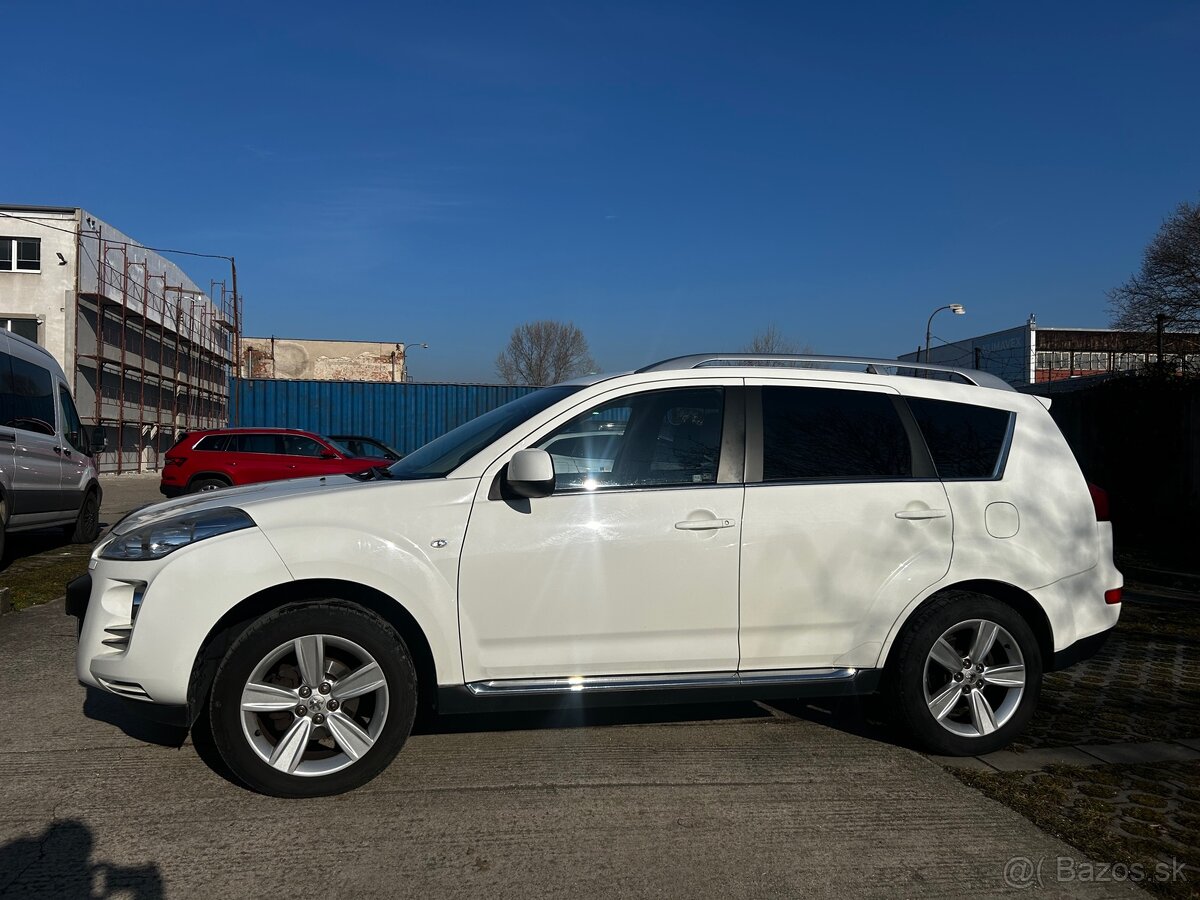 Predam Peugeot 4007 4X4 , v super stave 7miestne.