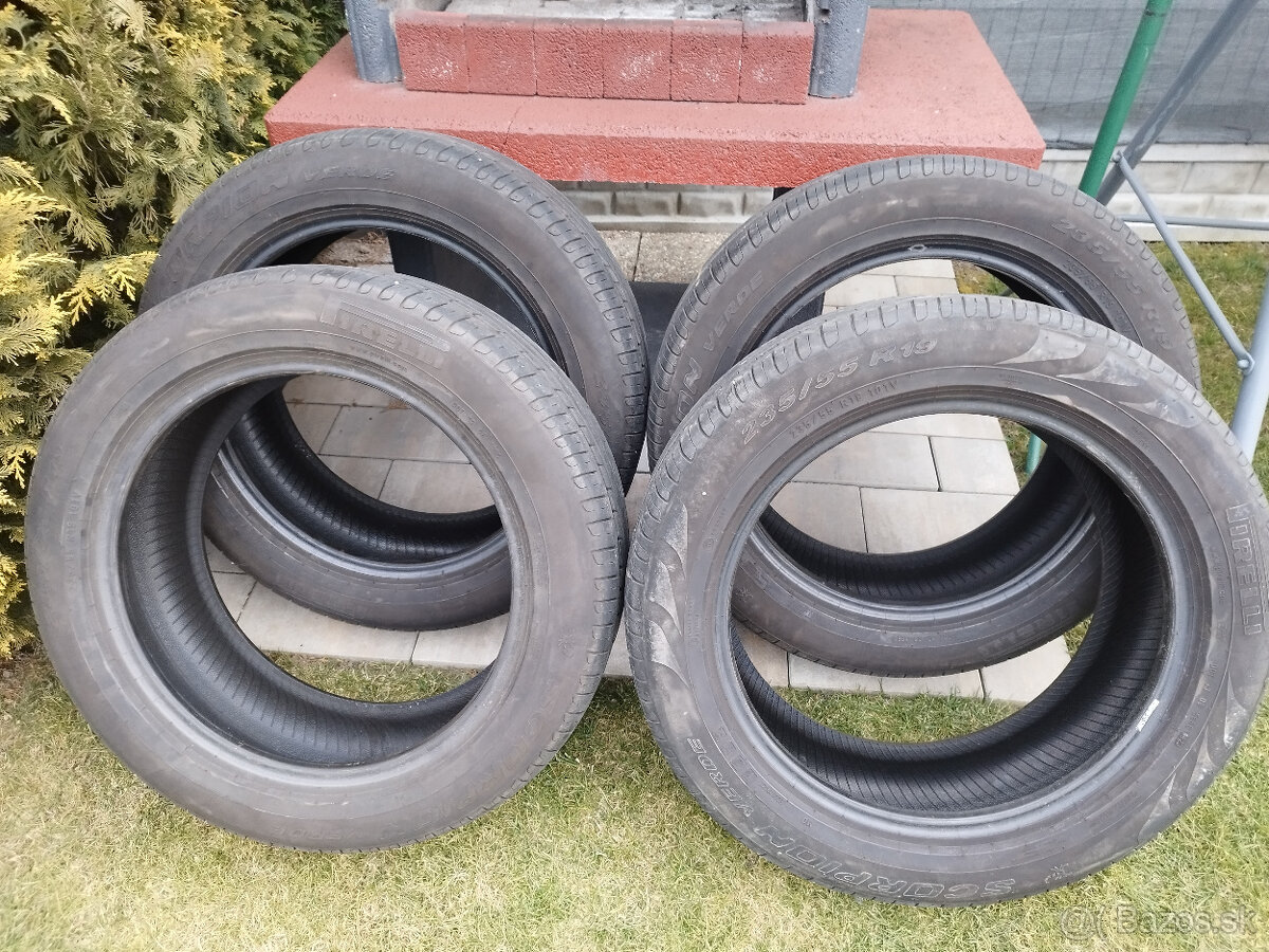 Predám letné pneumatiky Pirelli 235/55 R19