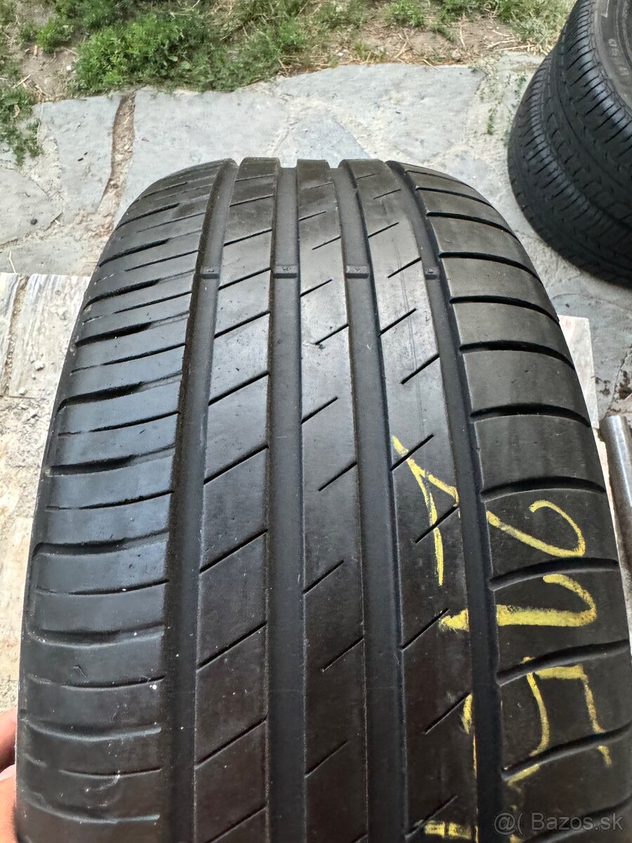 215/50R17 Good year