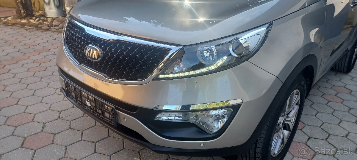 Kia sportage 1,7Crdi 2015 max vybava alcantra.navi.