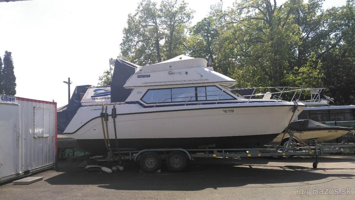 Obytná loď Carver 26 Flybridge