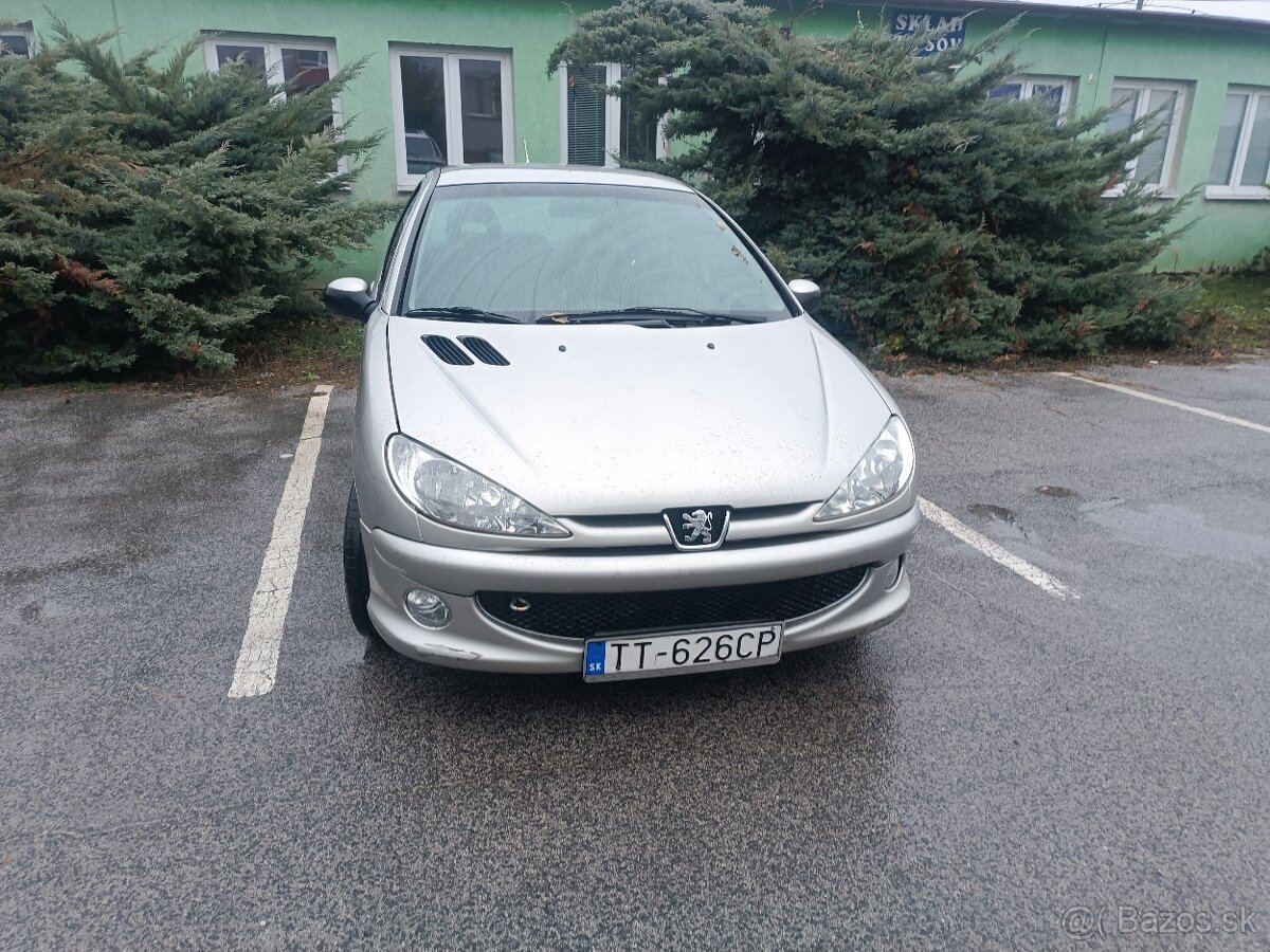 peugeot  206 1,4 benzín