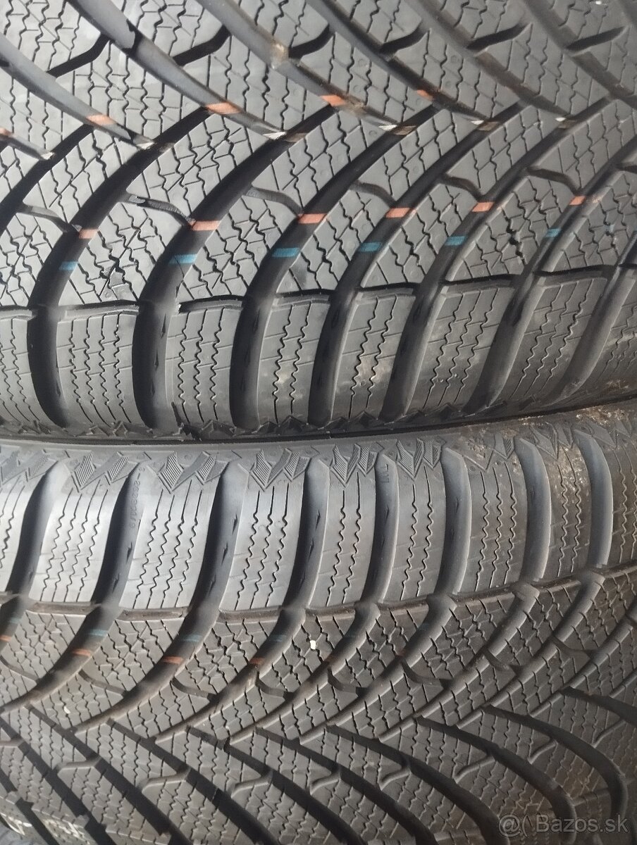 215/60 R16 99XL zimné pneumatiky semperit