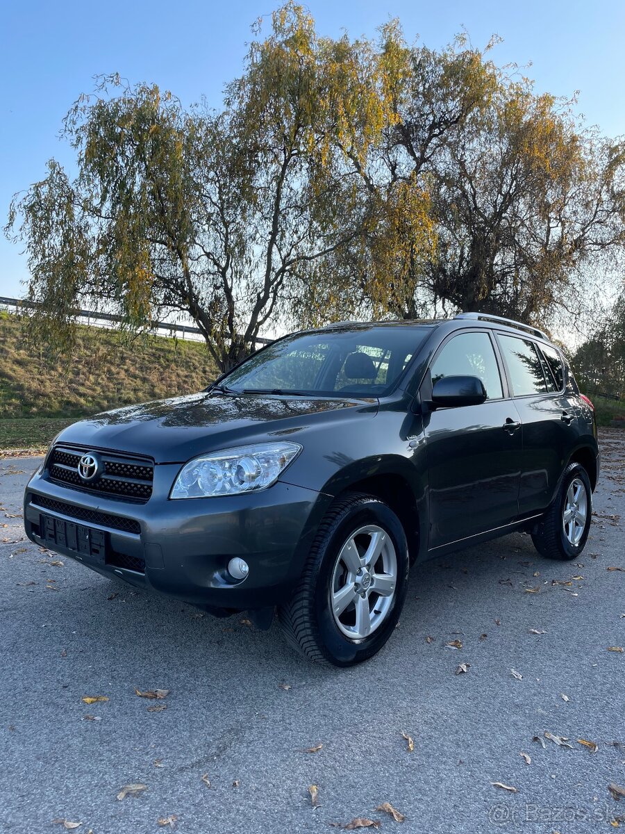 Toyota Rav 4 2.2 D-4D 4x4 -// 100kW, Bez korozie -//