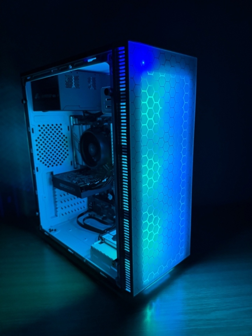 Herný počítač Ryzen 5 5600X 6x3,70GHz.RTX 4060 8GB.16gb ram.