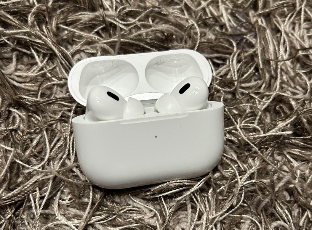 Predám AirPods Pro 2 (2023) – výborný stav