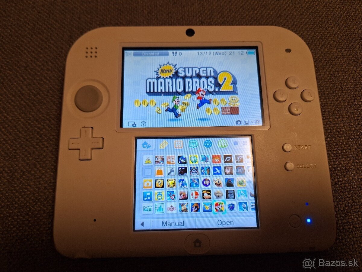 Nintendo 2DS + kopec hier na SD karte