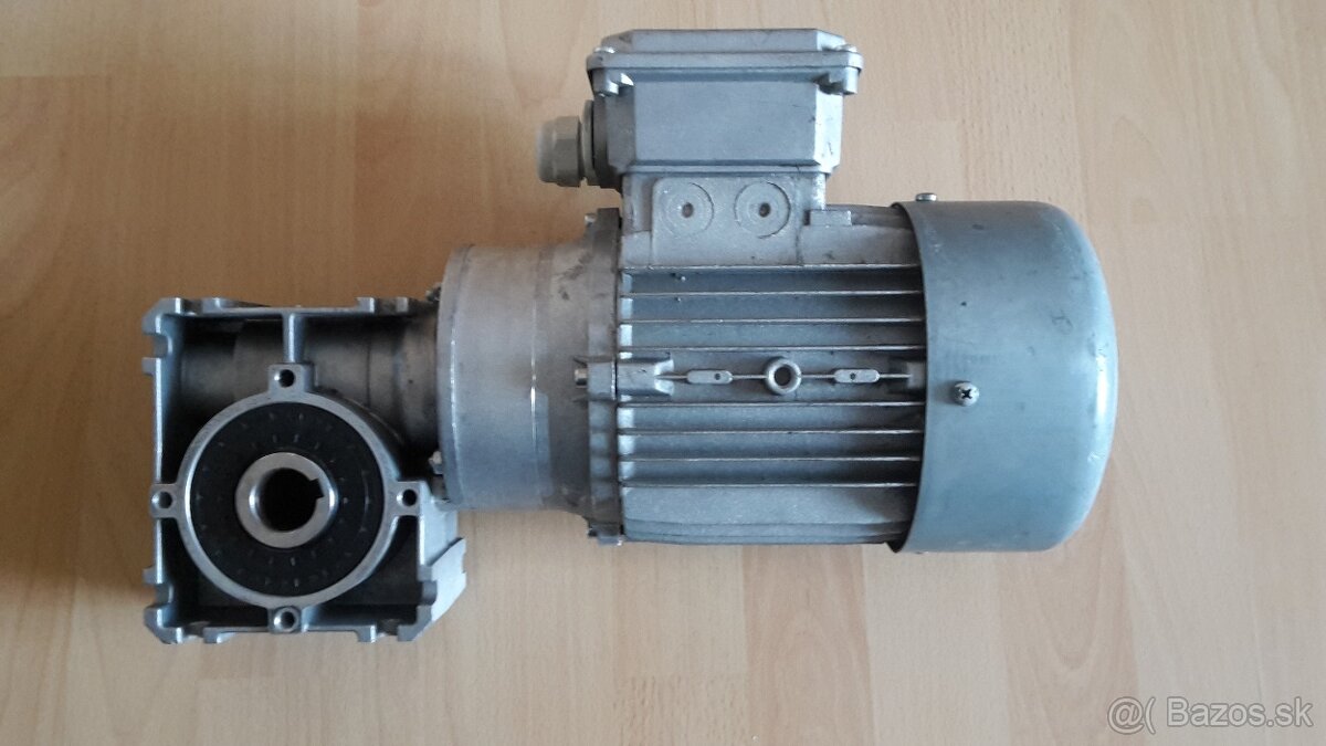 ELEKTROMOTOR S PREVODOVKOU 46 ot/min