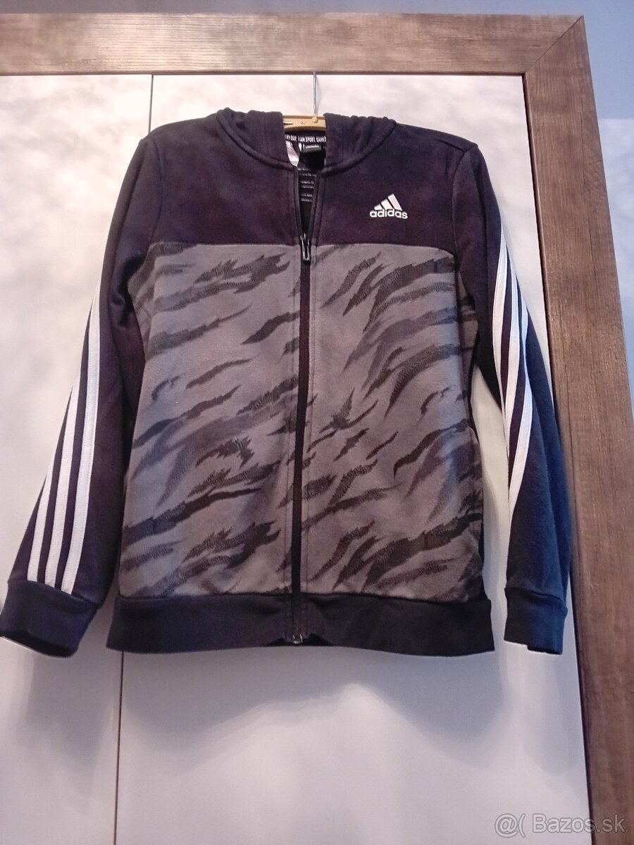 Adidas tepláková súprava č. 146      15  eur