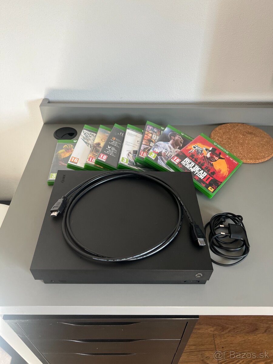 Xbox One X 1TB-hry+ovládač v cene