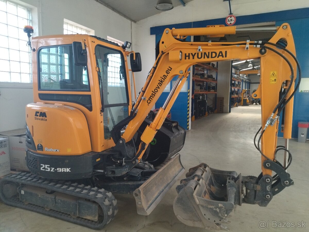 Bager  2,7 t, Hyundai R25Z-9AK -  s powertiltom