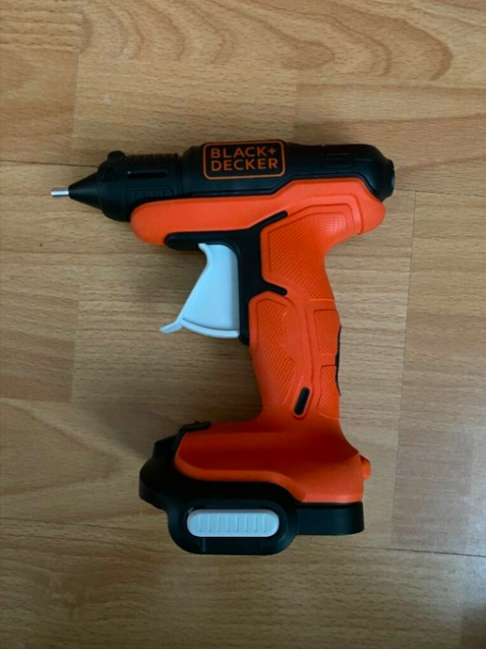 12V rodina Black & Decker Tavná pištol