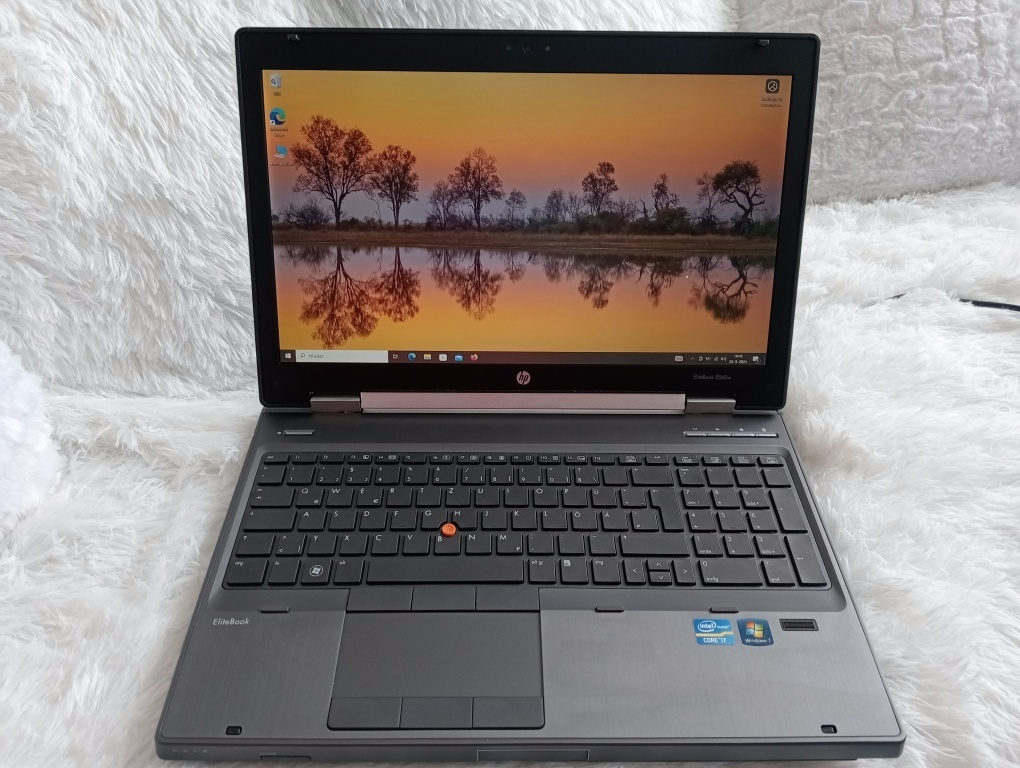 rozpredám na diely notebook Hp elitebook 8560w