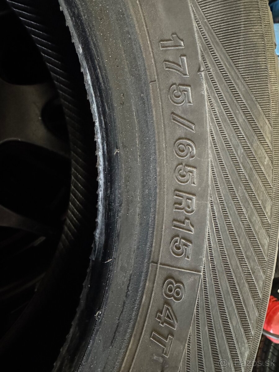 Predám zimné pneu Yokohama 175/65 r15