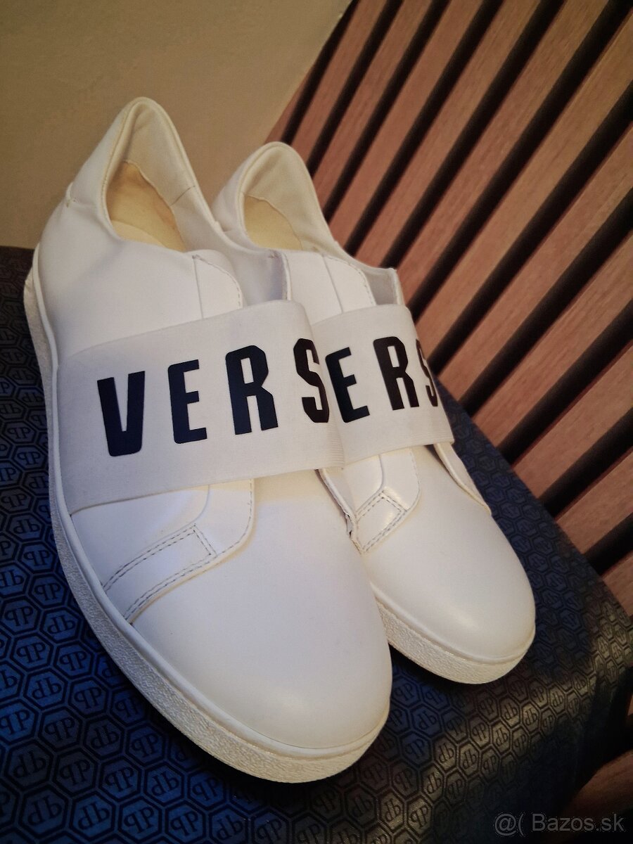 VERSACE