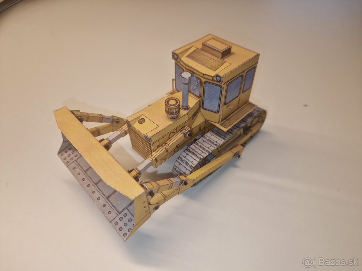 Zlepený papierový model DOZER T-100M z časopisu ABC