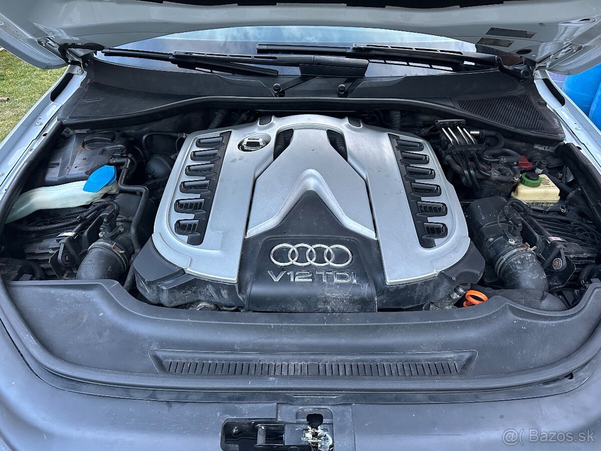 Audi Q7 v12