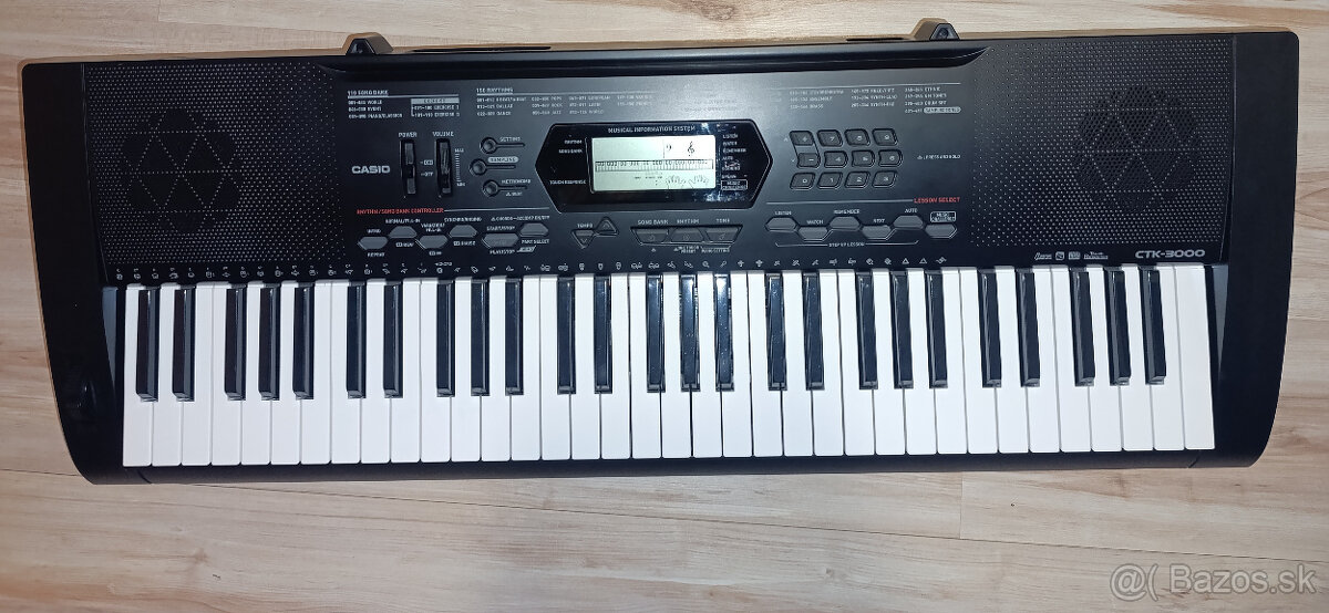 Málo používaný klavír Casio (klávesy, keyboard)